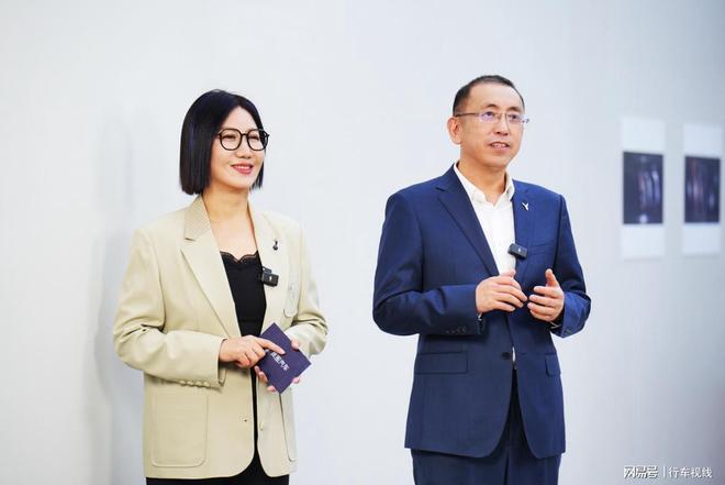 岚图泰山座舱亮相山海环抱设计、超感AI座椅、全场景供电黑科技